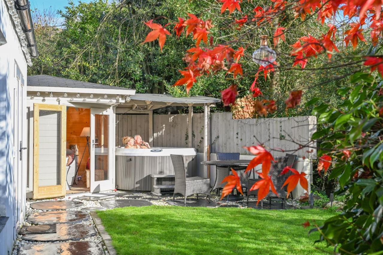 יילוורטון A Superb Bijou Retreat With Jacuzzi Near An Excellent Village Pub מראה חיצוני תמונה
