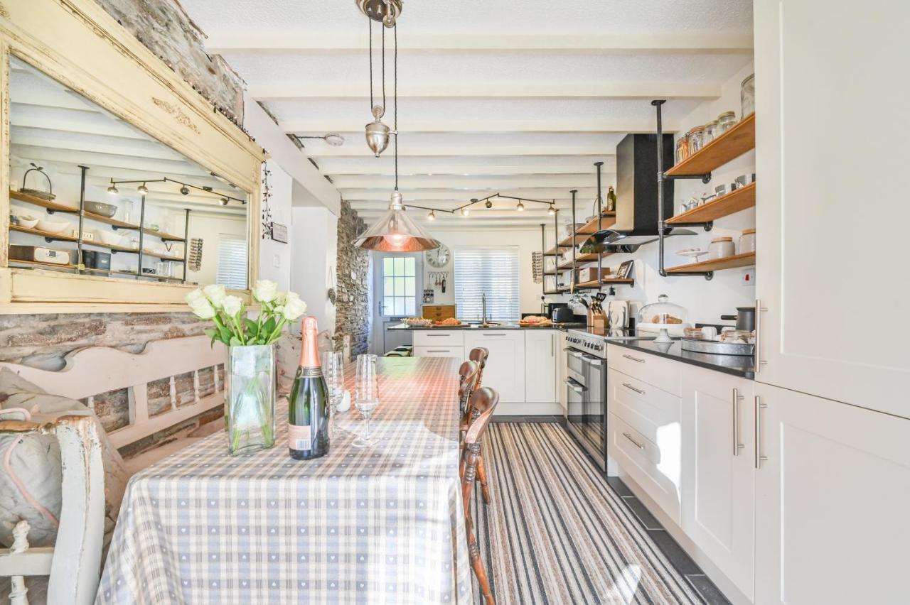 יילוורטון A Superb Bijou Retreat With Jacuzzi Near An Excellent Village Pub מראה חיצוני תמונה
