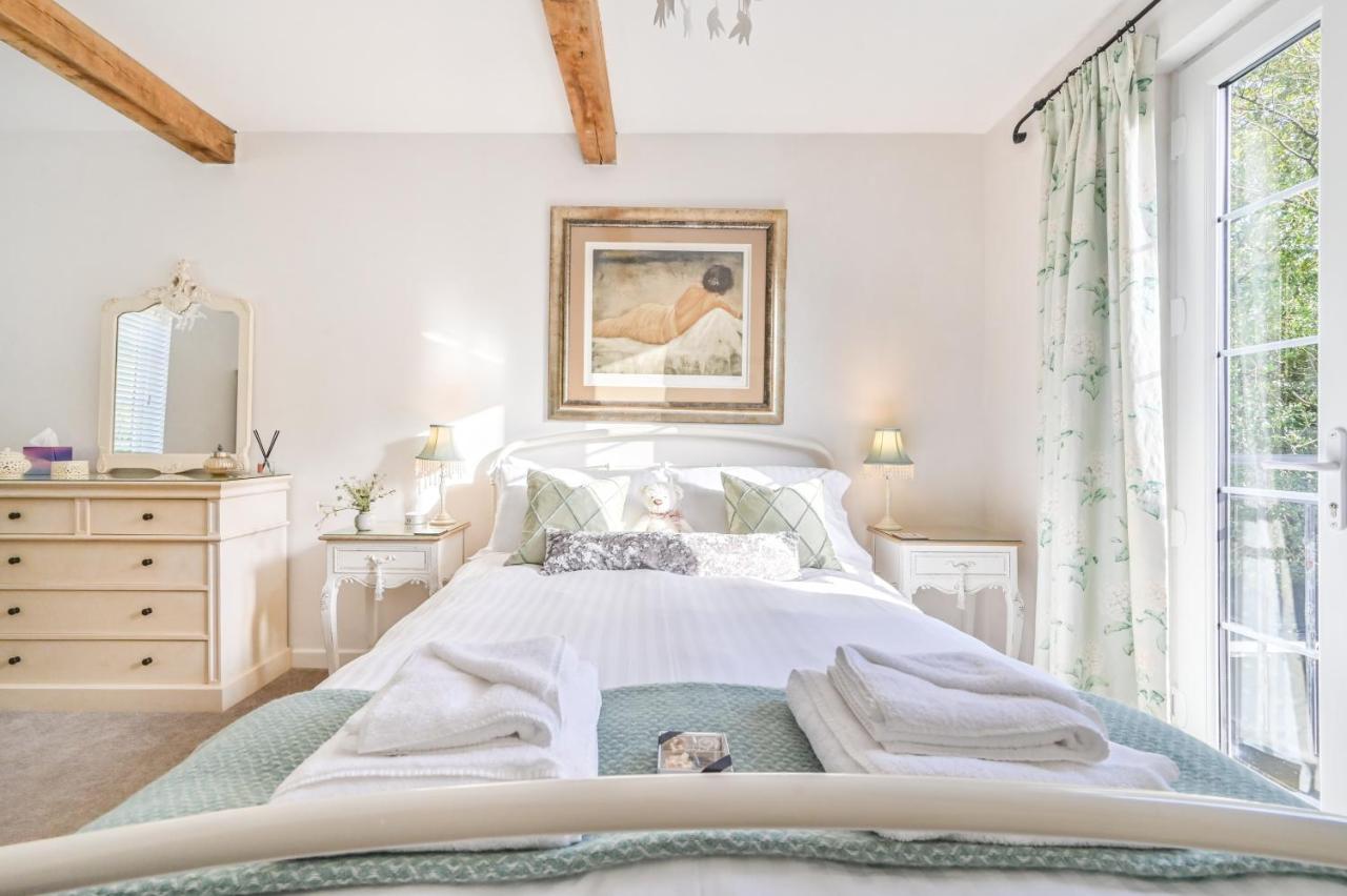 יילוורטון A Superb Bijou Retreat With Jacuzzi Near An Excellent Village Pub מראה חיצוני תמונה
