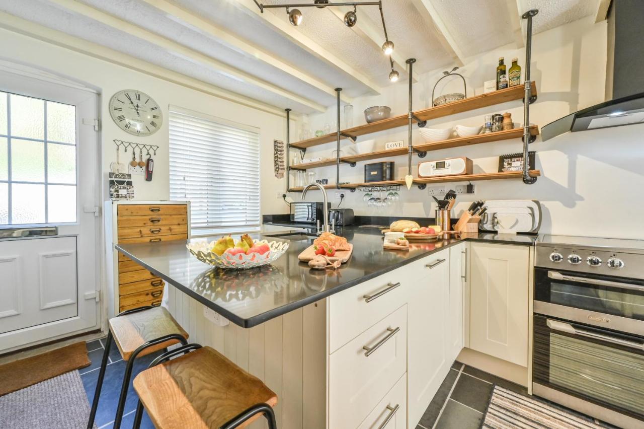 יילוורטון A Superb Bijou Retreat With Jacuzzi Near An Excellent Village Pub מראה חיצוני תמונה